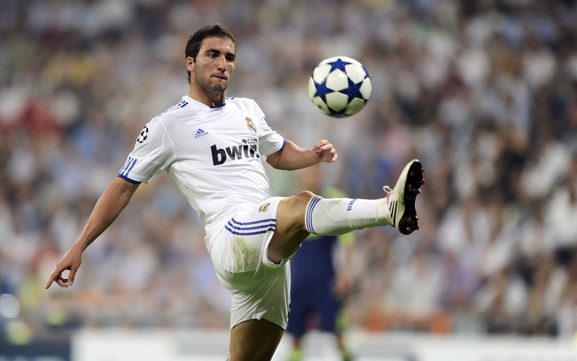 科里·简：全黑队攻防转换中的重要一环，迅速反击让对手措手不及